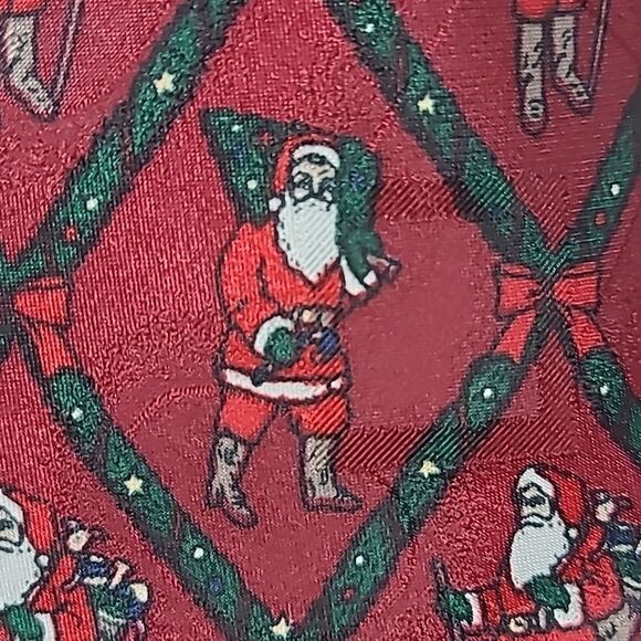 Men's Christmas Neck Tie Santa Wreath Holiday Red Embossed Necktie Vintage AGC - Picture 5 of 7